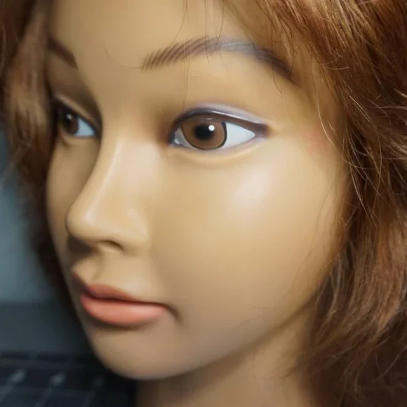 Mannequin Head with Human Hair - Picture 9 of 12